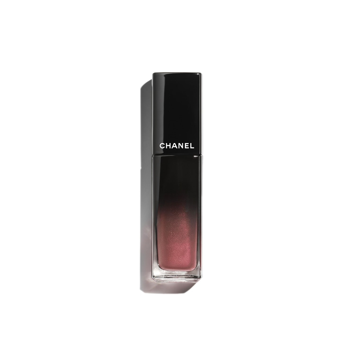 LA BARRA DE LABIOS LÍQUIDA BRILLANTE DE LARGA DURACIÓN